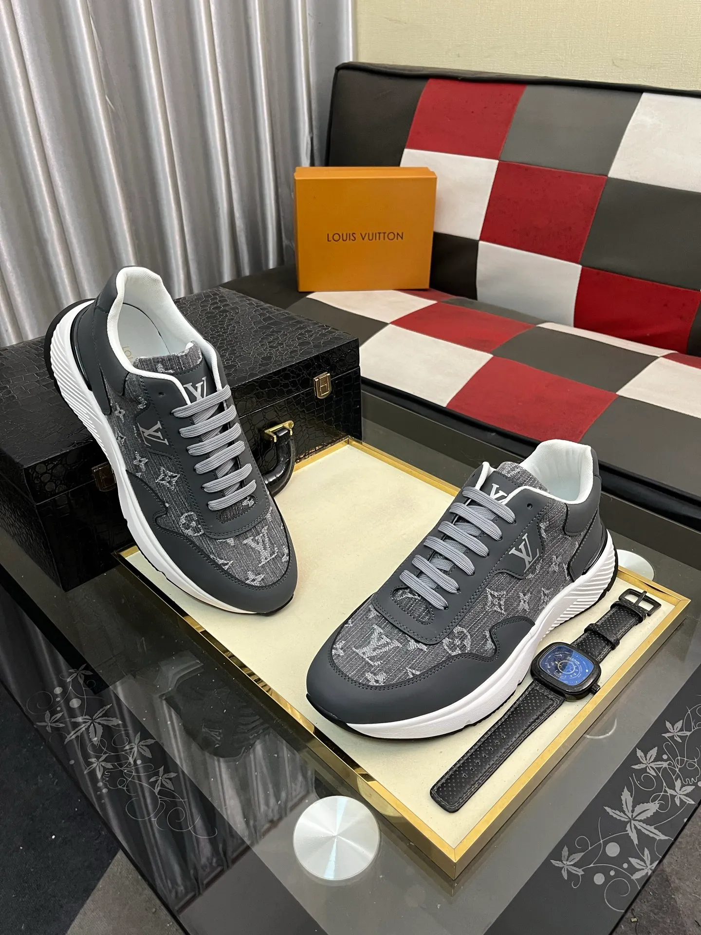 Men's shoes 💰458⌚️⌚️【LOUlS VUlTTON】Louis Vuitton ~ unique and casual style. LV counter purchasing 🏃casual shoes😍😍 are on sale at the men's counter at the same time. Italian imported brands select top-layer Italian cowhide. 🐑Sheepskin lining (refuses to discolor and grind feet) Sole: Original sole specially provided by the original factory 🎬Better in kind Code number: 38-444⃣️Color selection
